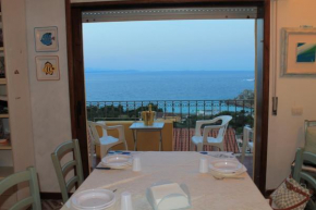 Santa Teresa Gallura Girasole sul mare, centre top sea view 7 pax , air conditioning, wifi fibra ,free garage Santa Teresa di Gallura